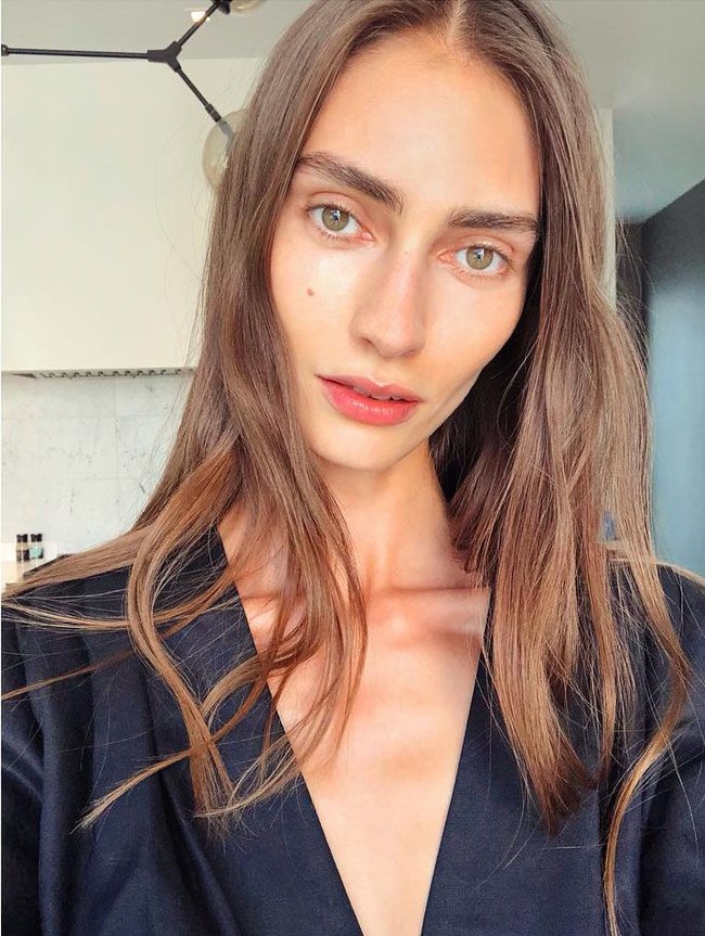 Selain jadi model yang berjalan di catwalk, Marine juga muncul dalam iklan untuk produk Zara, Dolce & Gabbana, Givenchy, dan Tory Burch. (Foto: Instagram)