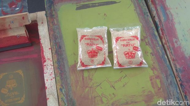 Polisi Tangkap Produsen Bumbu Seblak Kedaluwarsa di Karawang