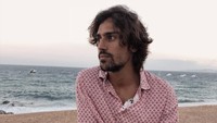 Lagi-lagi dia memamerkan fotonya di Spanyol. Ini saat dia berada di Kota Sant Antoni de Calonge, di tepi pantai cantik (ignacioondategui/Instagram)