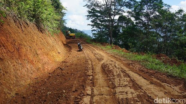 Pengabdian Bidan di Pedalaman NTT, Tanpa Listrik dan Harus 