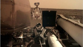 Tampaknya alien yang satu ini baik hati. Foto: Twitter