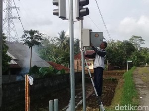Detektor Kawal Perlintasan Kereta Tak Berpintu di Ciamis