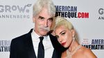 Masih Baper, Lady Gaga Nangis saat Beri Bradley Cooper Piala