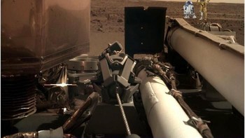 Wah, robot Star Wars menuju ke arah InSight. Foto: Twitter