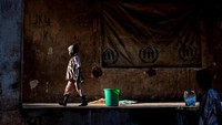 Republik Afrika Tengah juga merupakan salah satu negara termiskin di dunia dengan statistik sosial ekonomi yang menduduki peringkat paling bawah dalam setiap studi internasional. UNICEF/Ashley Gilbertson/VII Photo/Via Reuters.
