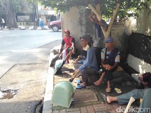 Kuli Sindang Menggali Jakarta Setengah Abad, Mampukah Bertahan?