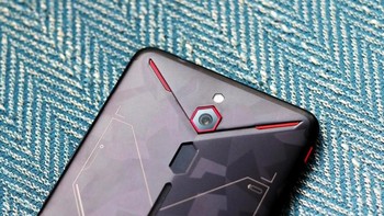 Sementara kamera belakang 16 MP. Foto: Sina Mobile