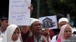 Demo Korban Penipuan First Travel di Gedung Mahkamah Agung