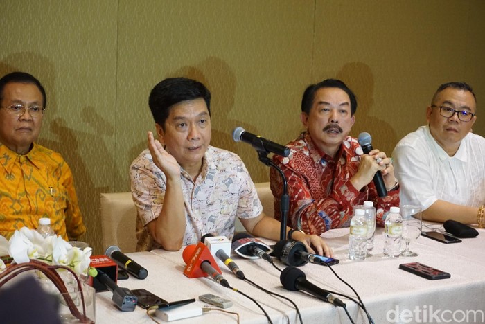 Ayah Jusup Cayadi memberikan klarifikasi terkait pernikahan anaknya di Bali. Foto: Aditya Mardiastuti/ detikcom Ayah Jusup Cayadi memberikan klarifikasi terkait pernikahan anaknya di Bali. Foto: Aditya Mardiastuti/ detikcom