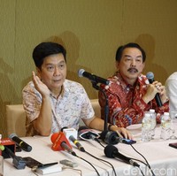 Soal doorprize lima mobil Jaguar dan suvenir koin emas, Rendra menyabut itu hoaks atau berita bohong. Namun, ia membenarkan adanya hadiah iPhone untuk tamu berbusana terbaik. (Foto: Aditya Mardiastuti/ detikcom)