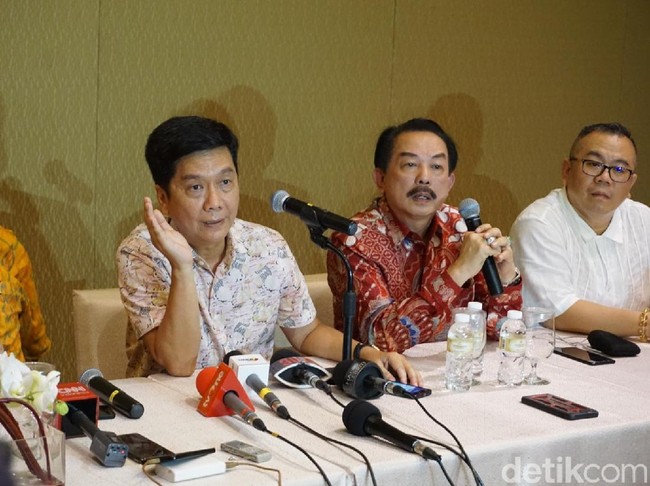 Soal doorprize lima mobil Jaguar dan suvenir koin emas, Rendra menyabut itu hoaks atau berita bohong. Namun, ia membenarkan adanya hadiah iPhone untuk tamu berbusana terbaik. (Foto: Aditya Mardiastuti/ detikcom)