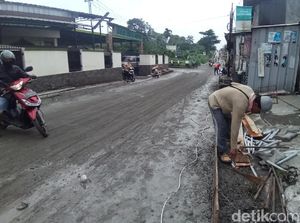 Jalan Gas Alam Depok yang Rusak Mulai Diperbaiki