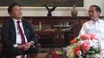 Momen Jokowi Sopiri Yusril di Istana Bogor