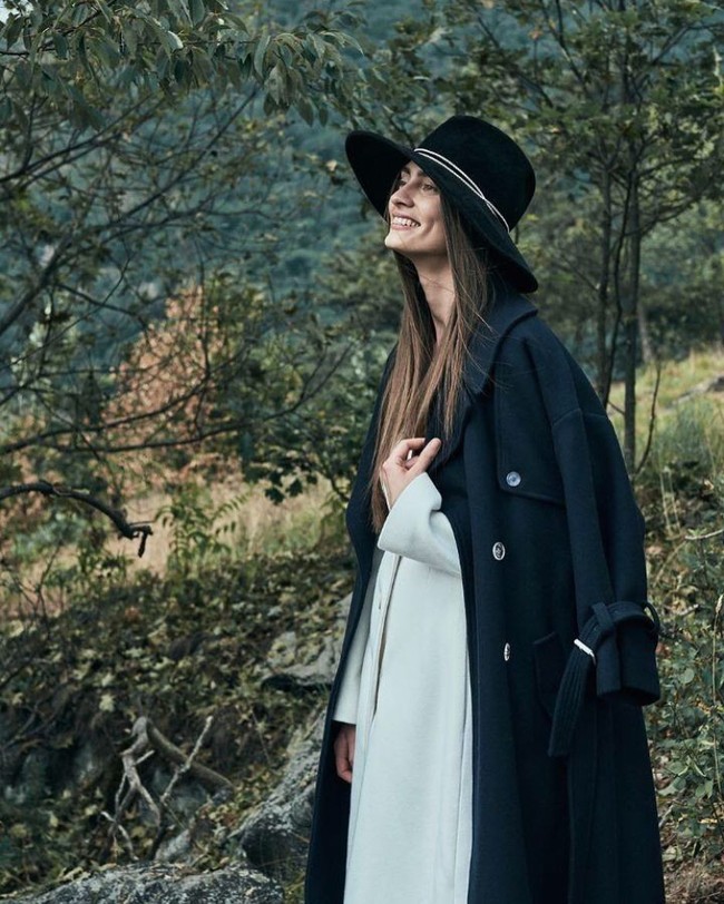 Pada akhir 2016 lalu, Marine juga pernah jadi perbincangan setelah Victoria Bechkham menampilkan dirinya saat sedang fitting busana fashion show. Banyak netizen yang mengkritik Victoria karena memilih Marine. (Foto: Instagram)