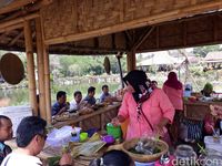 Ada banyak jajanan di Pasar Ndelik (Pradito/detikTravel)