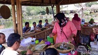 Pasar Ndelik menyajikan makanan khas Kerajaan Mataram tempo dulu seperti cenil dan minuman tradisional seperti dawet. Wajib traveler coba kalau liburan ke Yogyakarta! (Pradito/detikTravel)  