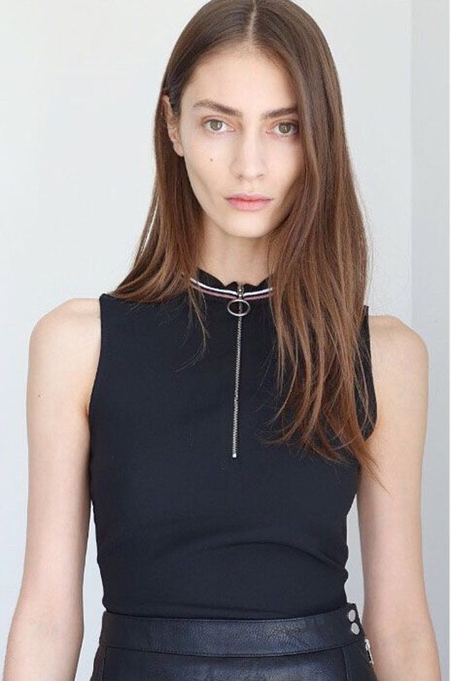 Model berusia 24 tahun ini memulai kariernya lewat kontes model Belgia Future Top Model. Pada 2013, Marine memulai debutnya berjalan di catwalk New York Fashion Week. (Foto: Instagram)