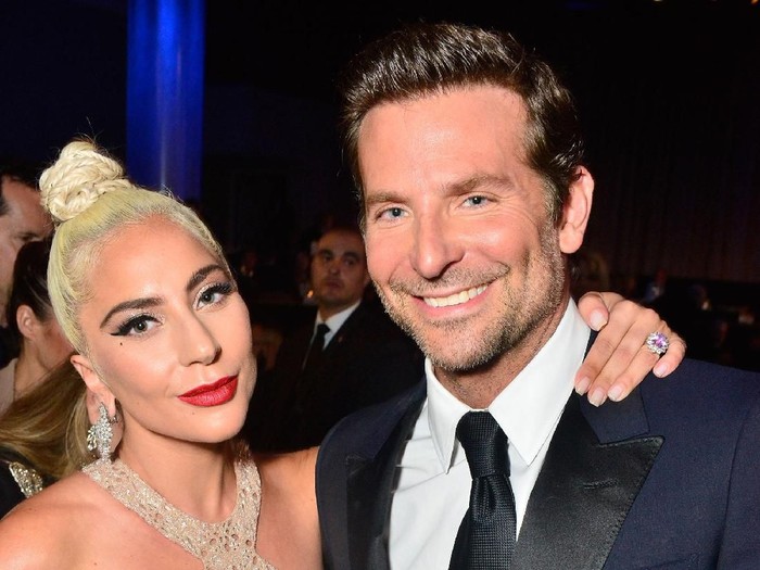 Bradley Cooper Jadi Tamu Kejutan di Konser Lady Gaga