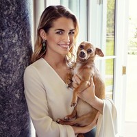 Ia pun memiliki organisasi non-profit untuk melindungi anjing. Foto: dok. Instagram