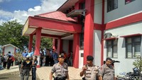 Saat kabur, para napi ini juga memukul seorang sipir yang sedang berjaga. Saat kejadian, hanya ada 7 sipir yang berjaga. (Agus-detik)