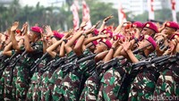 Aksi para prajurit TNI dalam apel persiapan pengamanan rangkaian Natal dan tahun baru hingga Pemilu 2019.