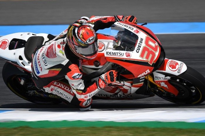 LCR Honda Idemitsus Japanese rider Takaaki Nakagami rides during the final free practice for the 2018 Thailand MotoGP at Buriram International Circuit in Buriram on October 6, 2018. (Photo by Lillian SUWANRUMPHA / AFP)