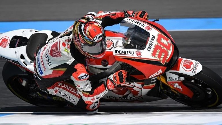 Nakagami LCR Honda Idemitsus Japanese rider Takaaki Nakagami rides during the final free practice for the 2018 Thailand MotoGP at Buriram International Circuit in Buriram on October 6, 2018. (Photo by Lillian SUWANRUMPHA / AFP)