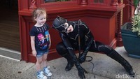 Di Movie World, kamu nggak cuma bisa bertemu dengan superhero, tapi juga beragam karakter jahat di DC Comics. Mulai dari Harley Quinn, Joker, Bizarro, Scarecrow, Captain Cold, sampai Doomsday (Melisa Mailoa/detikTravel)