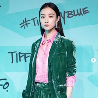 Ni Ni menempati urutan teratas Asian Female Fashion Faces Award 2018 yang baru saja dirilis I-Magazine. Seperti dikutip allkpop, Ni Ni dipilih oleh 350 pelaku fashion profesional dari 30 negara. Para pelaku industri fashion itu terdiri dari fotografer, desainer, makeup artist, stylist, editor dan tim internal I-Magazine di Inggris, Hong Kong, China dan Korea Selatan. Foto: Dok. Instagram/captainmiao