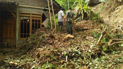 Begini Kondisi Rumah Warga Trenggalek yang Tertimpa Longsor