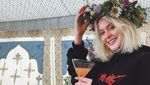 Manis Banget! Ini Zara Larsson Saat Menikmati Minuman Favoritnya