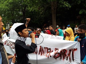 Pendemo Prabowo di Surabaya Kecam Rencana Aksi Reuni 212