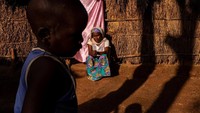 Proses perbaikan kehidupan anak-anak di Republik Afrika Tengah pun tak bisa langsung secara cepat dapat dirasakan hasilnya. Namun, menurut Hochschild, masih ada kesempatan untuk menangani penyebab dari masalah yang dihadapi oleh negara tersebut. UNICEF/Ashley Gilbertson/VII Photo/Via Reuters.