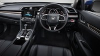 Honda Civic terbaru sudah tersemat Honda Sensing suite of safety and driver assist system seperti Collision Mitigation Braking System, Adaptive Cruise Control with Low-Speed Follow, Lane Keep Assist System, Road Departure Mitigation System with Lane Departure Warning dan Auto High Beam yang hanya terdapat pada varian 1.5 Turbo RS.  Foto: Honda