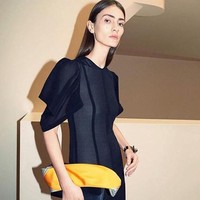 Meskipun dikritik karena penampilannya dianggap terlalu kurus, model yang memiliki tinggi 176 sentimeter ini telah banyak tampil di berbagai fashion show bergengsi di dunia. (Foto: Instagram)