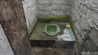 Ini penampakan jamban sederhana yang sudah terpasang. Masyarakat pun tidak harus BAB sembarangan lagi. Foto: Widiya Wiyanti/detikHealth