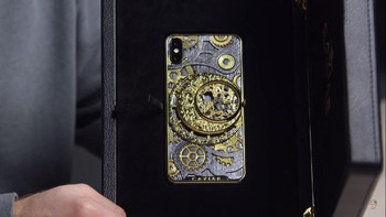 Channel YouTube Unbox Therapy berkesempatan untuk unboxing ponsel tersebut. Foto: YouTube/Unbox Therapy