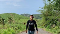 Pantai Bolu-bolu di Kabupaten Malang punya pemandangan hijau dalam perjalanan menuju ke pantainya. Suasananya segar (My Trip My Adventure)