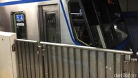 Ada enam operator yang beroperasi di Stasiun Yokohama. Salah satunya adalah biro transportasi Yokohama municipal subway. Bentuk dan kapasitas kereta municipal subway mirip dengan kereta MRT di Indonesia.