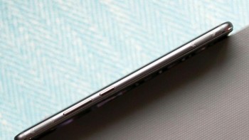 Sementara memori internalnya 64 GB, 128 GB dan 256 GB. Foto: Sina Mobile