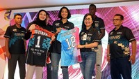 Direktur Bisnis Retail BNI Tambok P Setyawati memperkenalkan tim putra dan putri BNI 46.