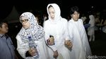 Tangis Ayu Dewi di Pundak sang Ayah