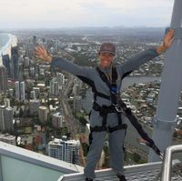 Berfoto di puncak gedung (Skypoint Climb)