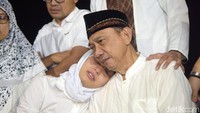 Pekan lalu menjadi momen duka bagi Ayu Dewi. Sang ibu meninggal dunia setelah mengidap Leukimia. Foto: Noel/detikFoto