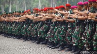 Aksi para prajurit TNI dalam apel persiapan pengamanan rangkaian Natal dan tahun baru hingga Pemilu 2019.