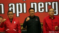 Hadir dalam rakornas tersebut, Sekjen PDIP Hasto Kristiyanto, Wasekjen PDIP Ahmad Basarah serta politikus PDIP Djarot Saiful Hidayat.