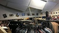 Sebagian atap plafon di dalam toko Silva Saddle Western Wear di Anchorage rusak pasca gempa. Gambar ini yang diperoleh dari media sosial. (Foto: dok. Reuters)