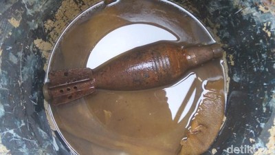 Penampakan Mortir yang Diamankan Gegana di Depok