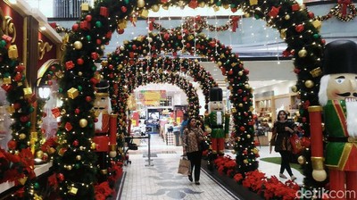 Nuansa Natal Hiasi Pusat Perbelanjaan