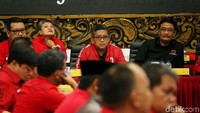 Sekjen PDIP Hasto Kristiyanto memimpin Rakornas ini.